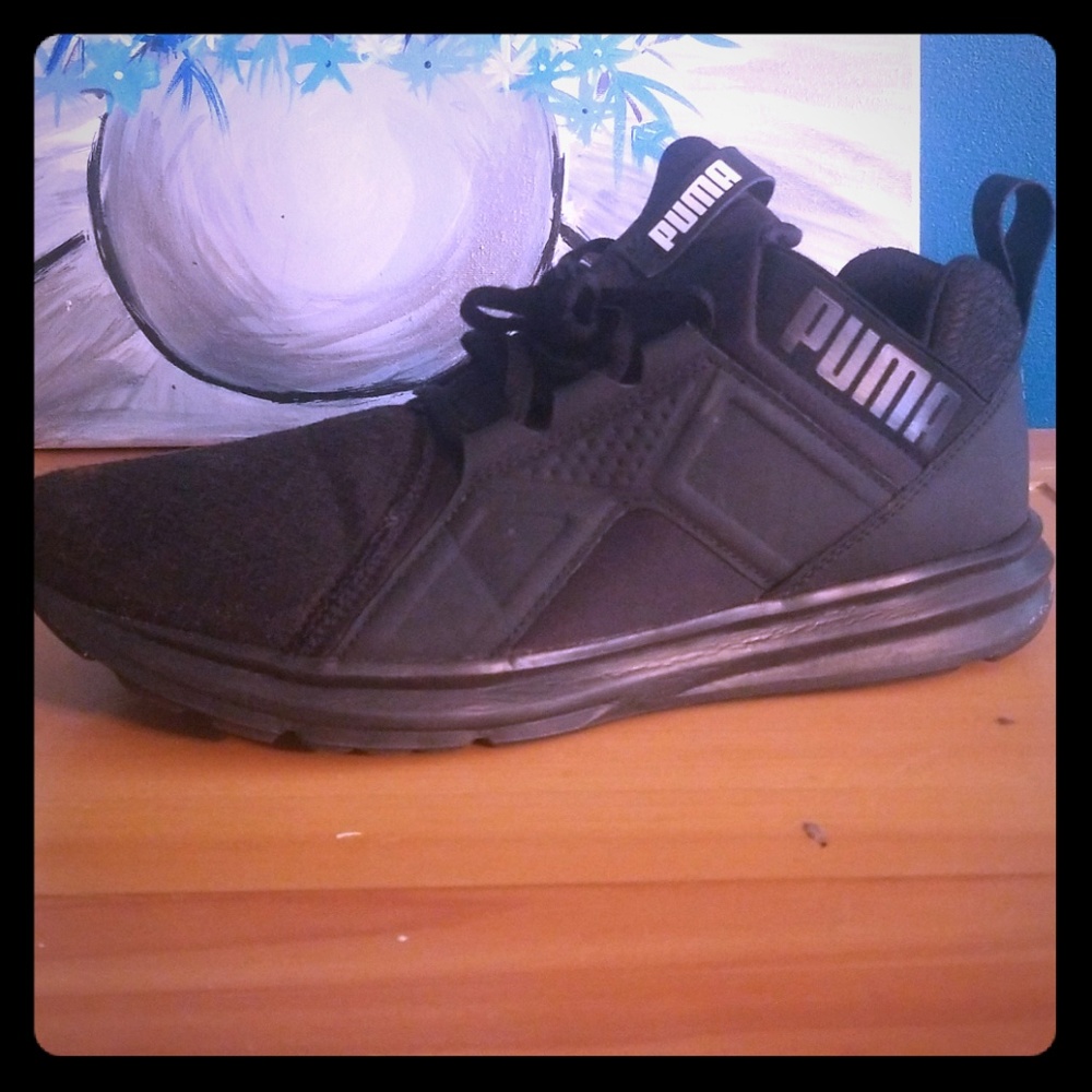 Black puma sneakers